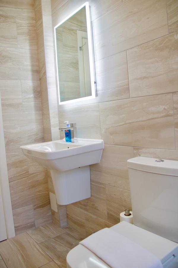 2 Bedroom Flat Off Leith Walk Accommodates 7 Единбург Екстер'єр фото